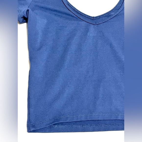 Hollister Soft Stretch Seamless Fabric Women's Blue Crop Top Size XS - Picture 9 of 9